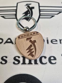 Preview: Zündapp Buche Schlüsselanhänger beidseitige Lasergravur " Wer Zündapp fährt, bleibt unversehrt "